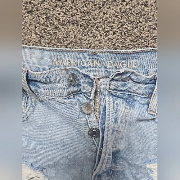 American Eagle 90s Boyfriend Shorts Light Blue Denim Distressed  Size 6 - Picture 8 of 13